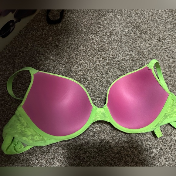 Vibrant Green Lace Bra - Picture 4 of 4